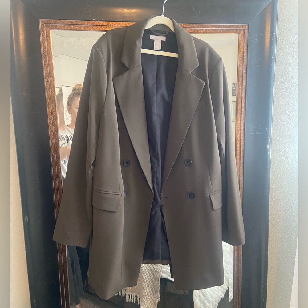 Pristine Condition. Long men's style blazer.